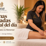 Una terapeuta masajea las piernas de una persona recostada; el anuncio aborda las piernas cansadas al final del día.